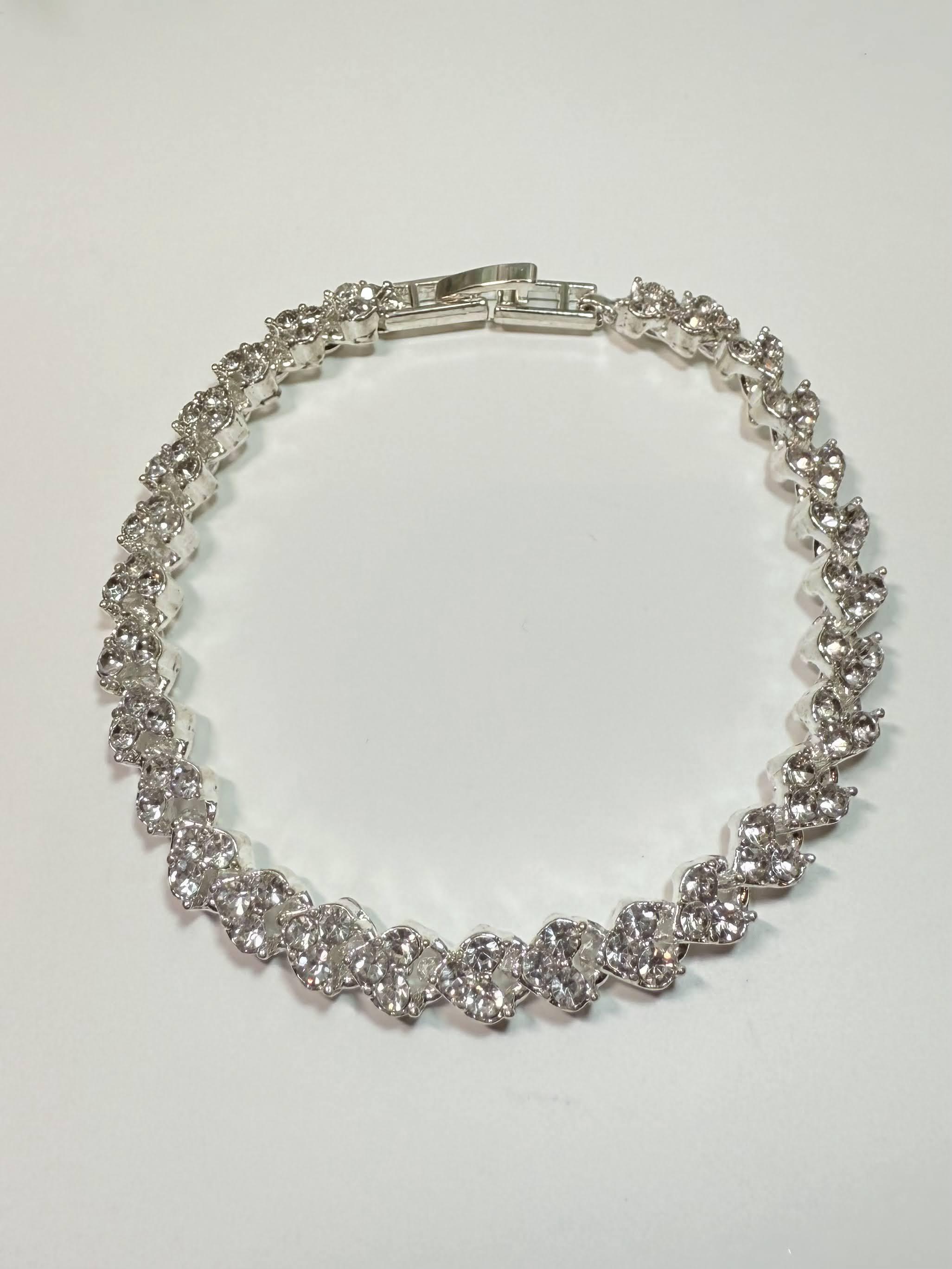 ハートのキラキラブレスレット