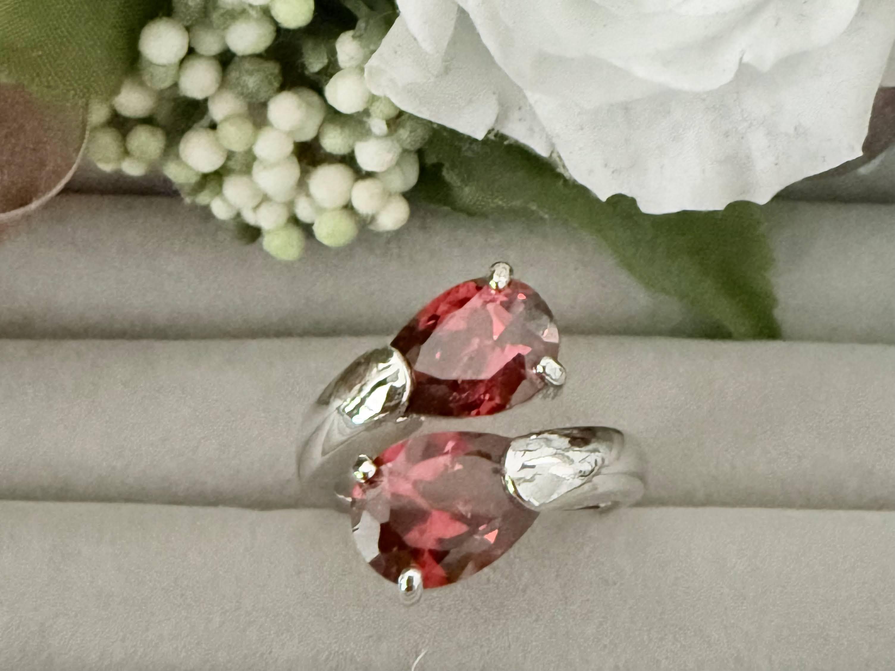 レッド色とシルバーリング