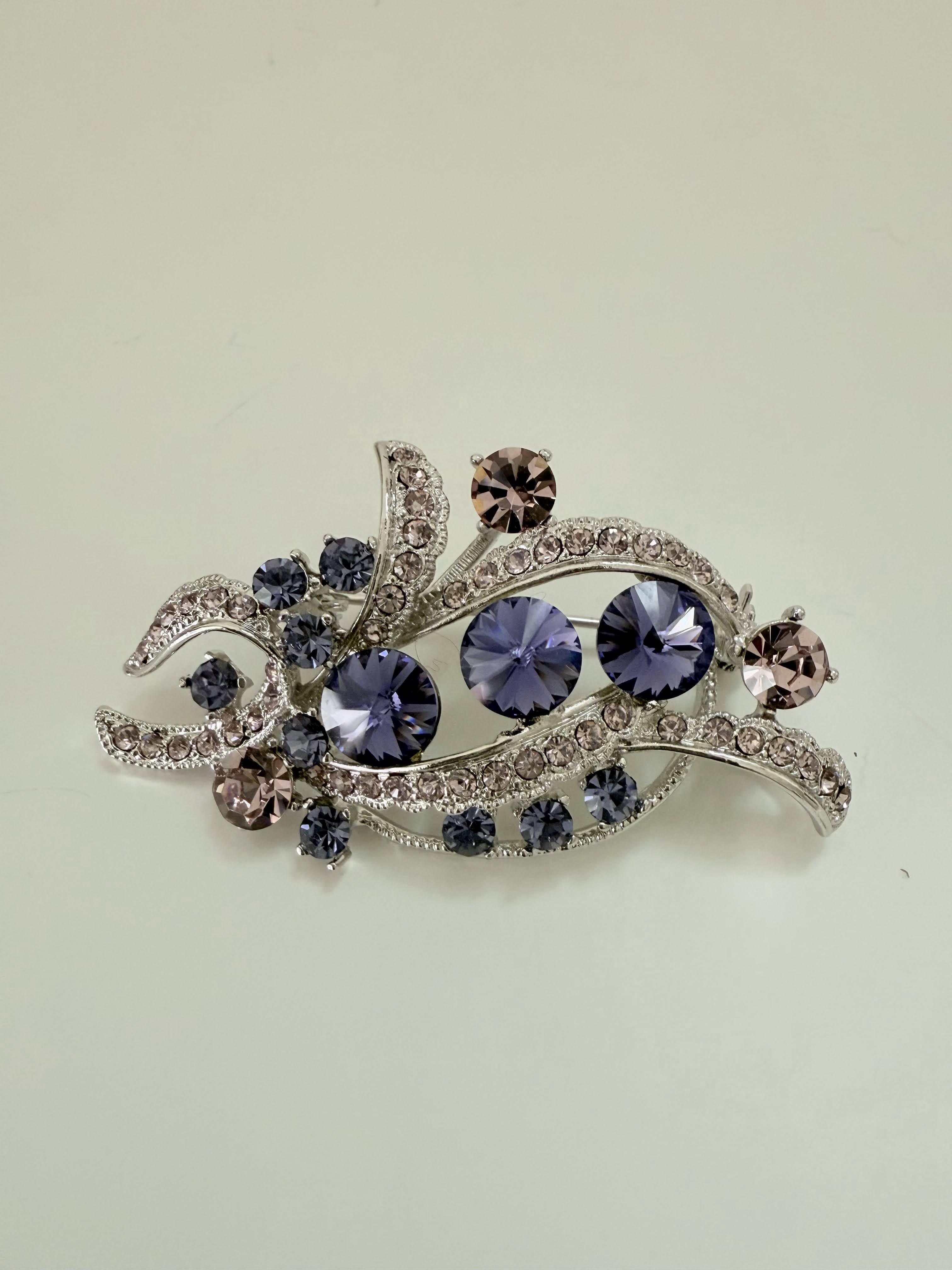 パープル系のお花のブローチ