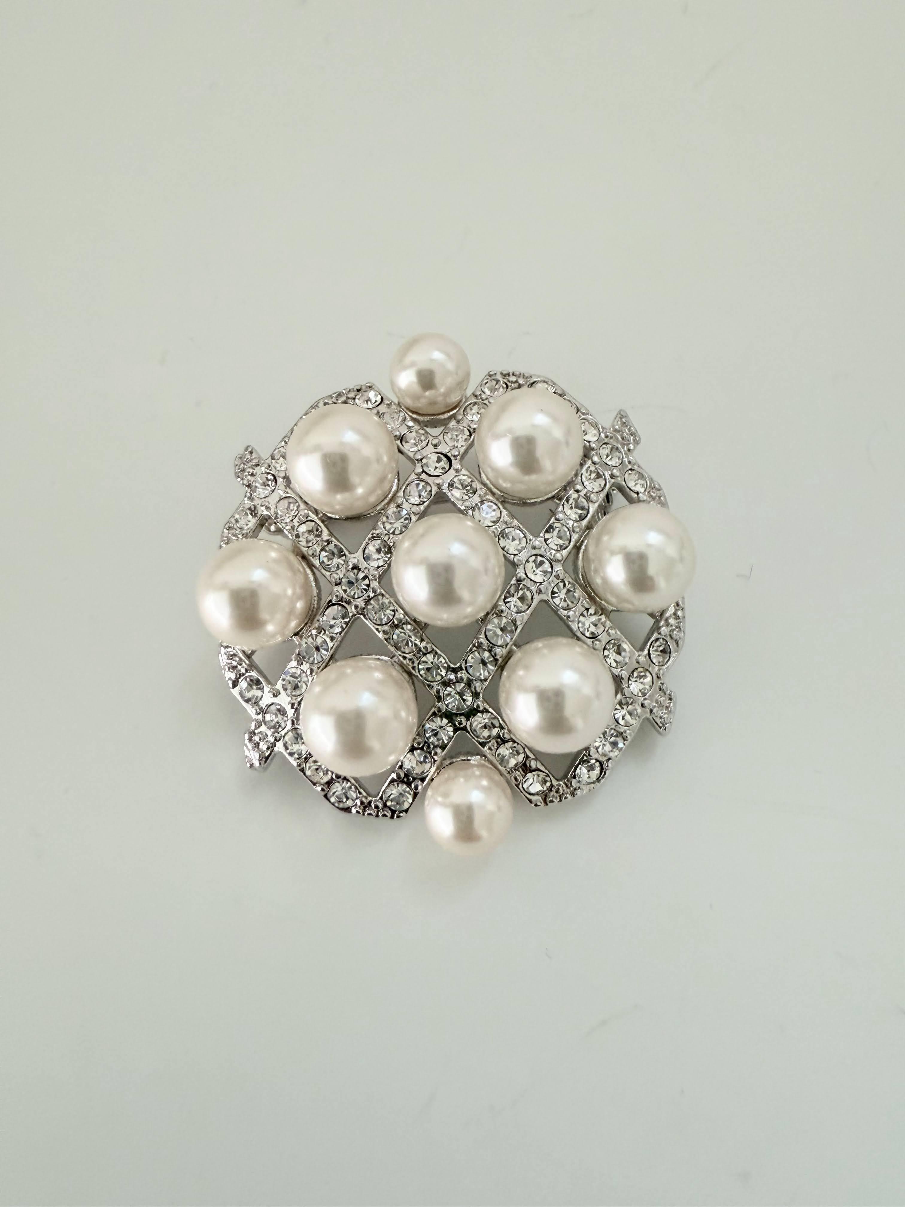 パール型ブローチ