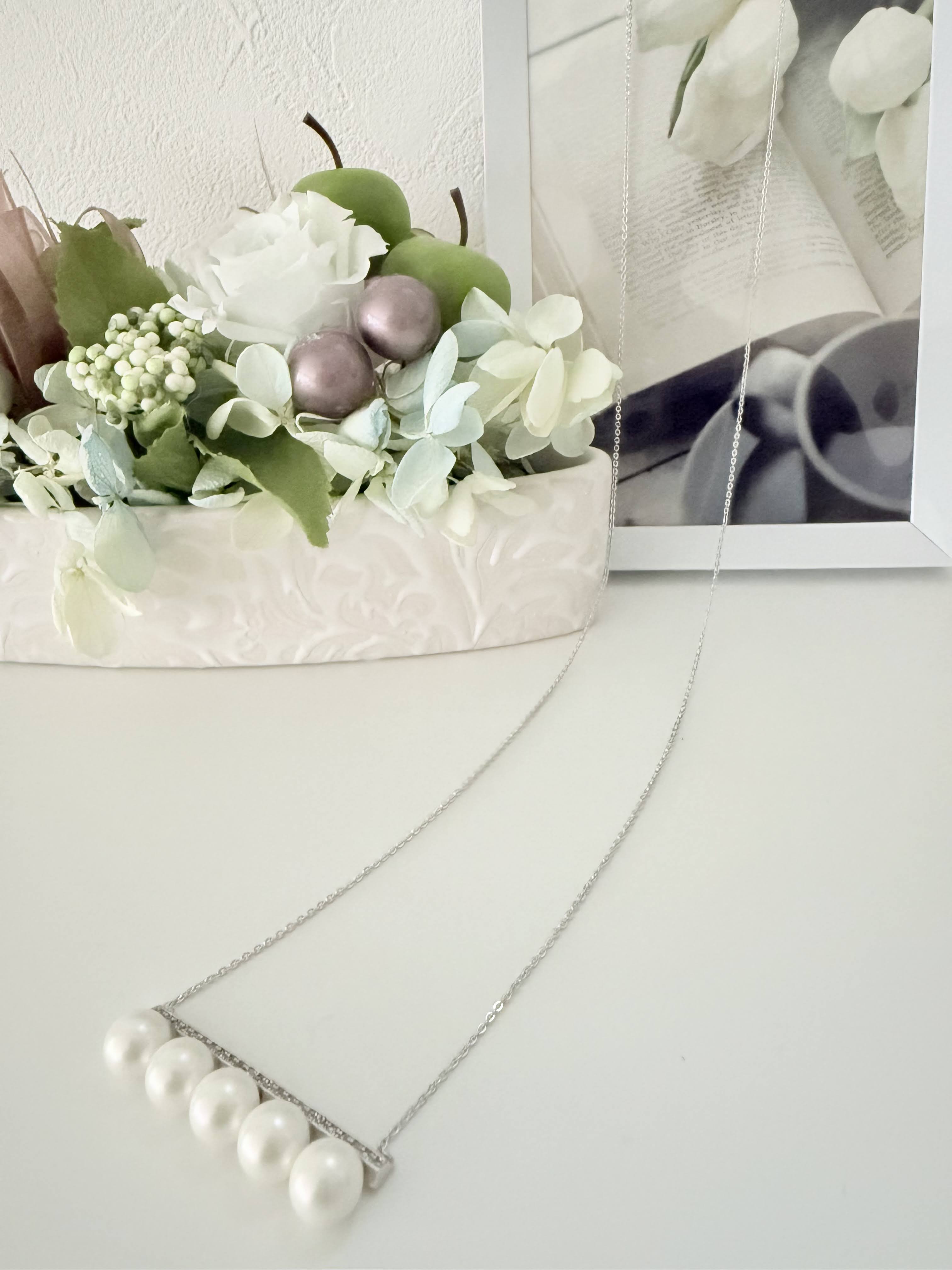 ５つのパールネックレス