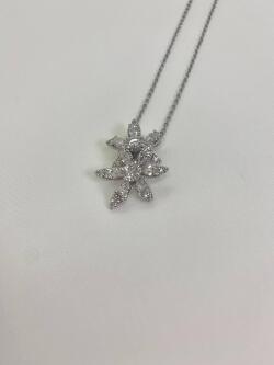 ２つのお花ショートネックレス