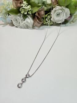 ３つのスワロネックレス