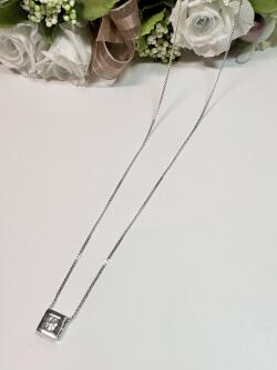 スクエアネックレス