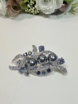 ブルー花型ブローチ
