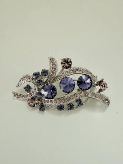 パープル系のお花のブローチ