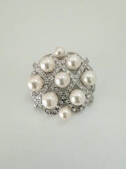 パール型ブローチ