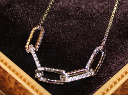 チェーン型ゴールドロングネックレス