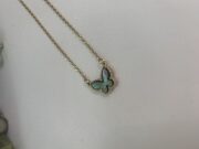 蝶のショートネックレス