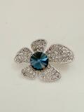 花型ブローチ