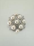 パール型ブローチ