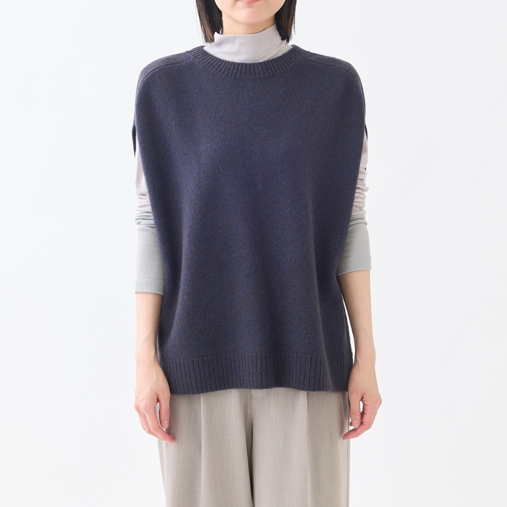 サイドスリットニットベスト