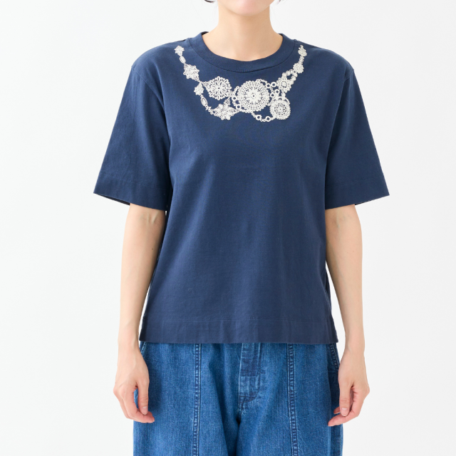 ネックレスモチーフプリントTシャツ