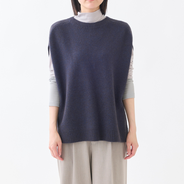 サイドスリットニットベスト