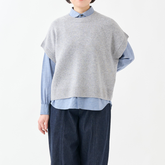 クルーネックニットベスト