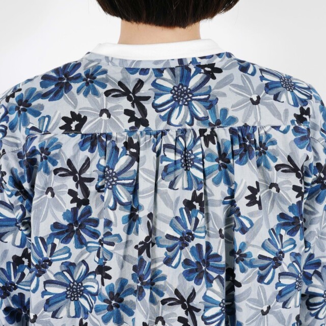 PAINT FLOWER』ノーカラーバックギャザーシャツ KATO` GRANDMA