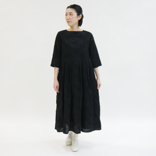 『HANAKANMURI』７分袖タックワンピース