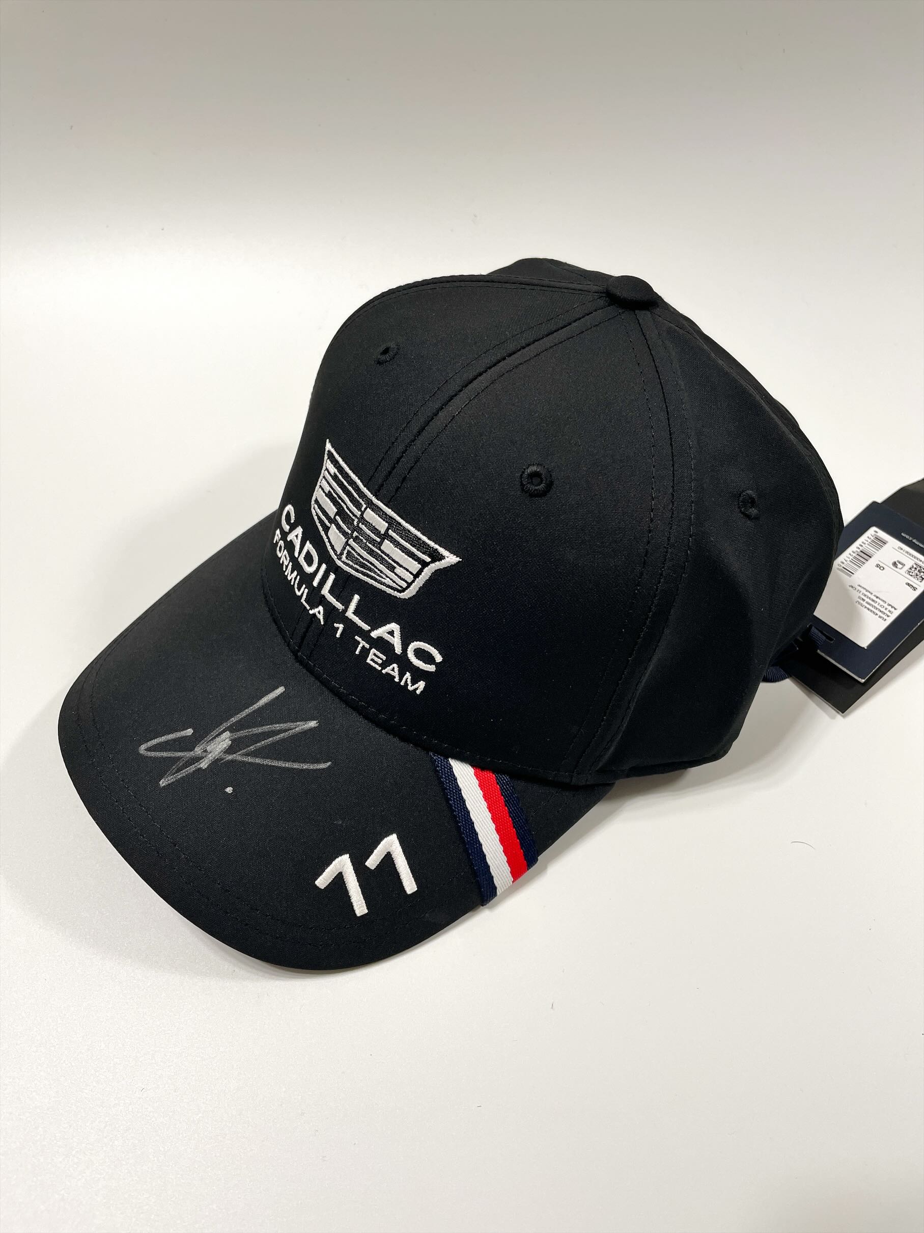 S.ペレス直筆サイン入 2026 キャディラックF1ドライバーズキャップ(市販品)