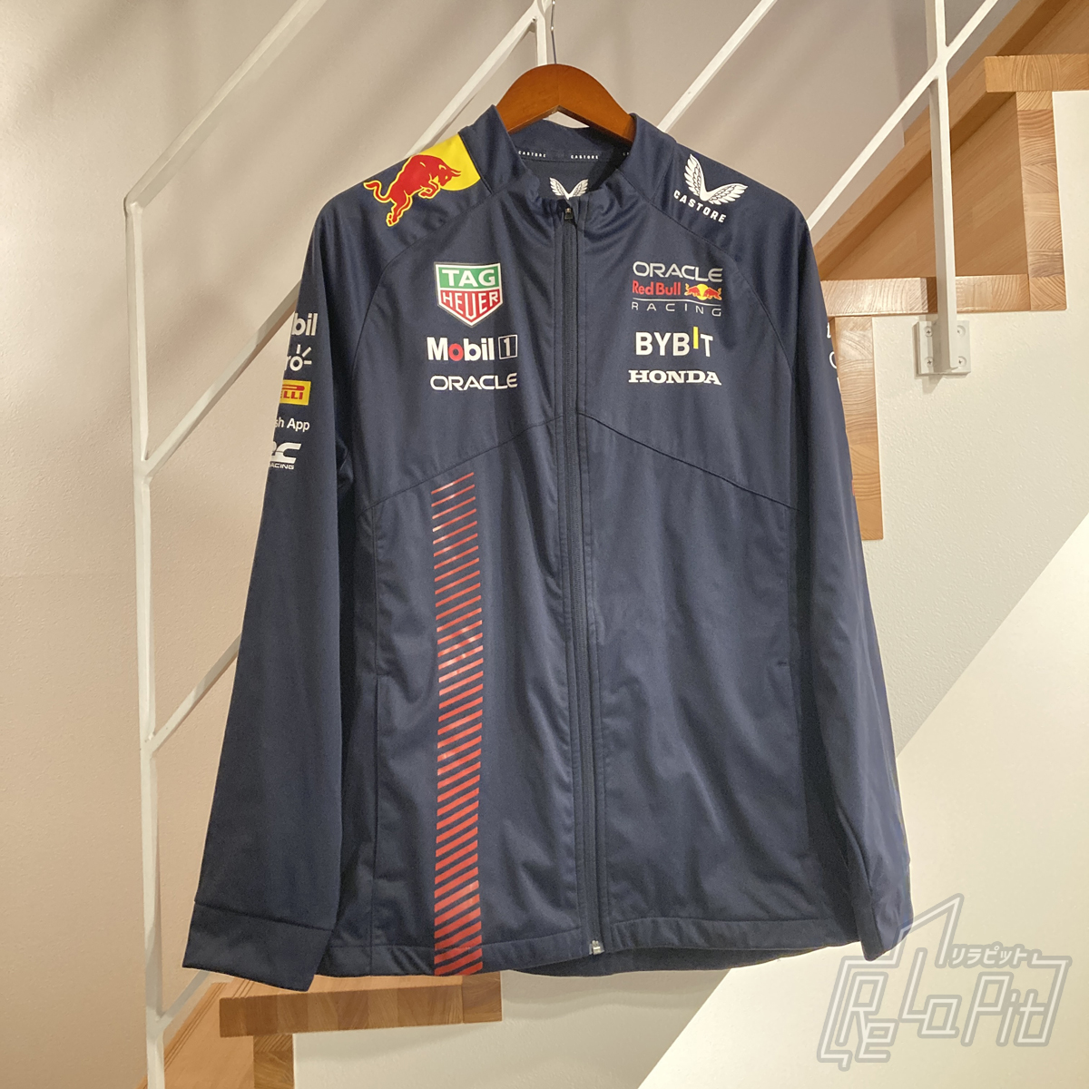 【ReLaPit古着販売】【宅急便発送】レッドブル レーシング チーム ソフトシェル ジャケット サイズM