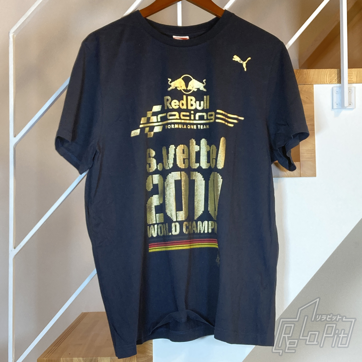 【ReLaPit古着販売】【メール便発送】PUMA レッドブル ワールドチャンピオン 2010年 S.ベッテル Ｔシャツ　サイズXL