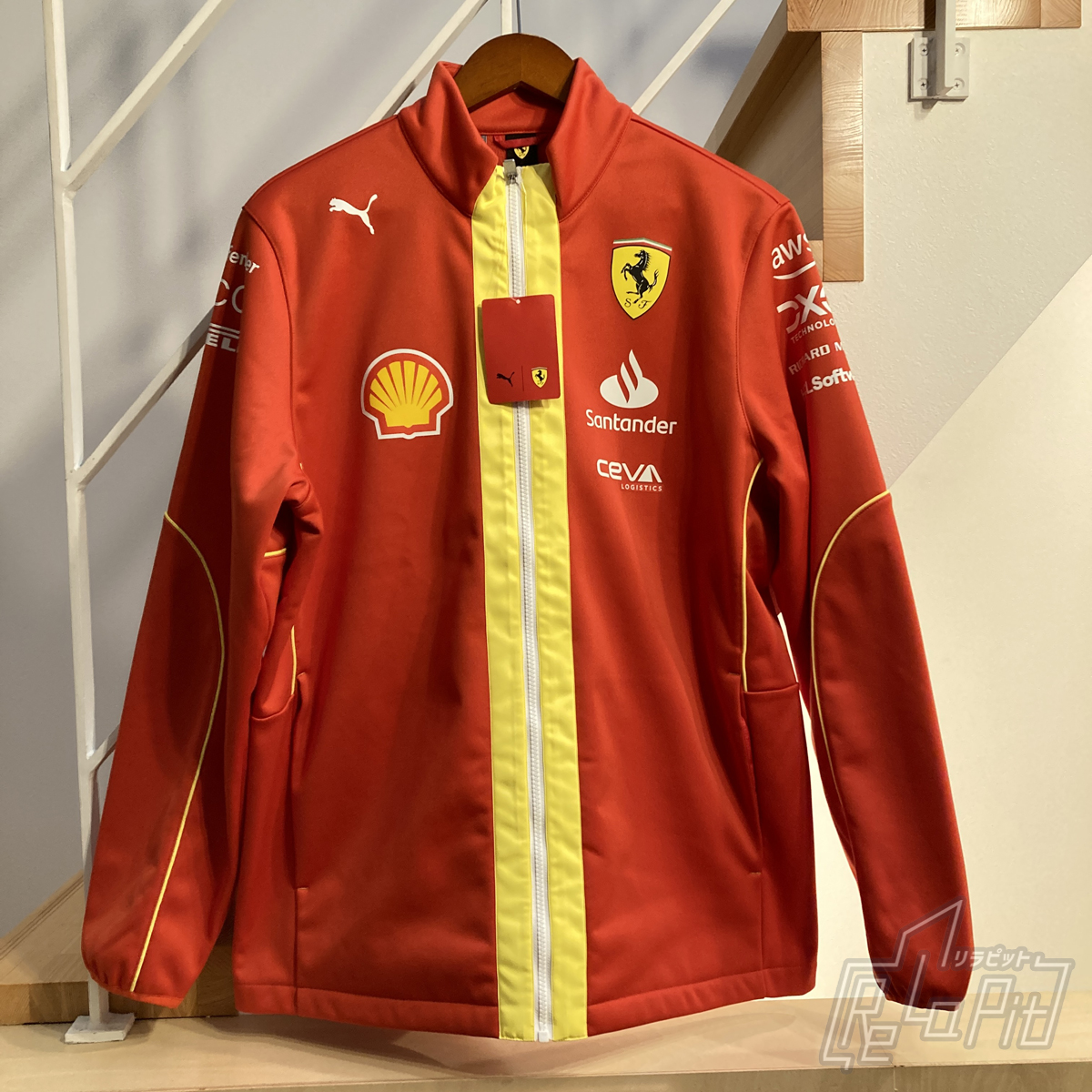 【ReLaPit古着販売】【宅急便発送】フェラーリ F1チーム レプリカソフトシェルジャケット レッド サイズL 未使用タグ付