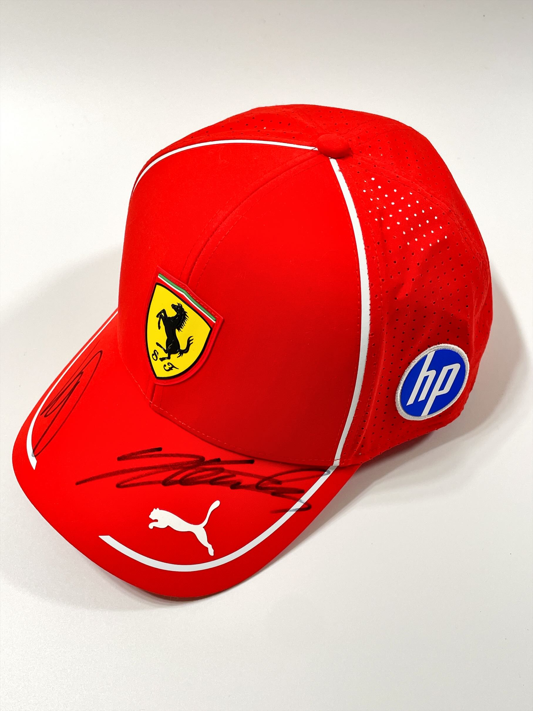 Ferrari ハミルトン、ルクレール直筆サイン入り 非売品キャップ L.ハミルトン&C.ルクレール直筆サイン入 2026フェラーリチーム支給品