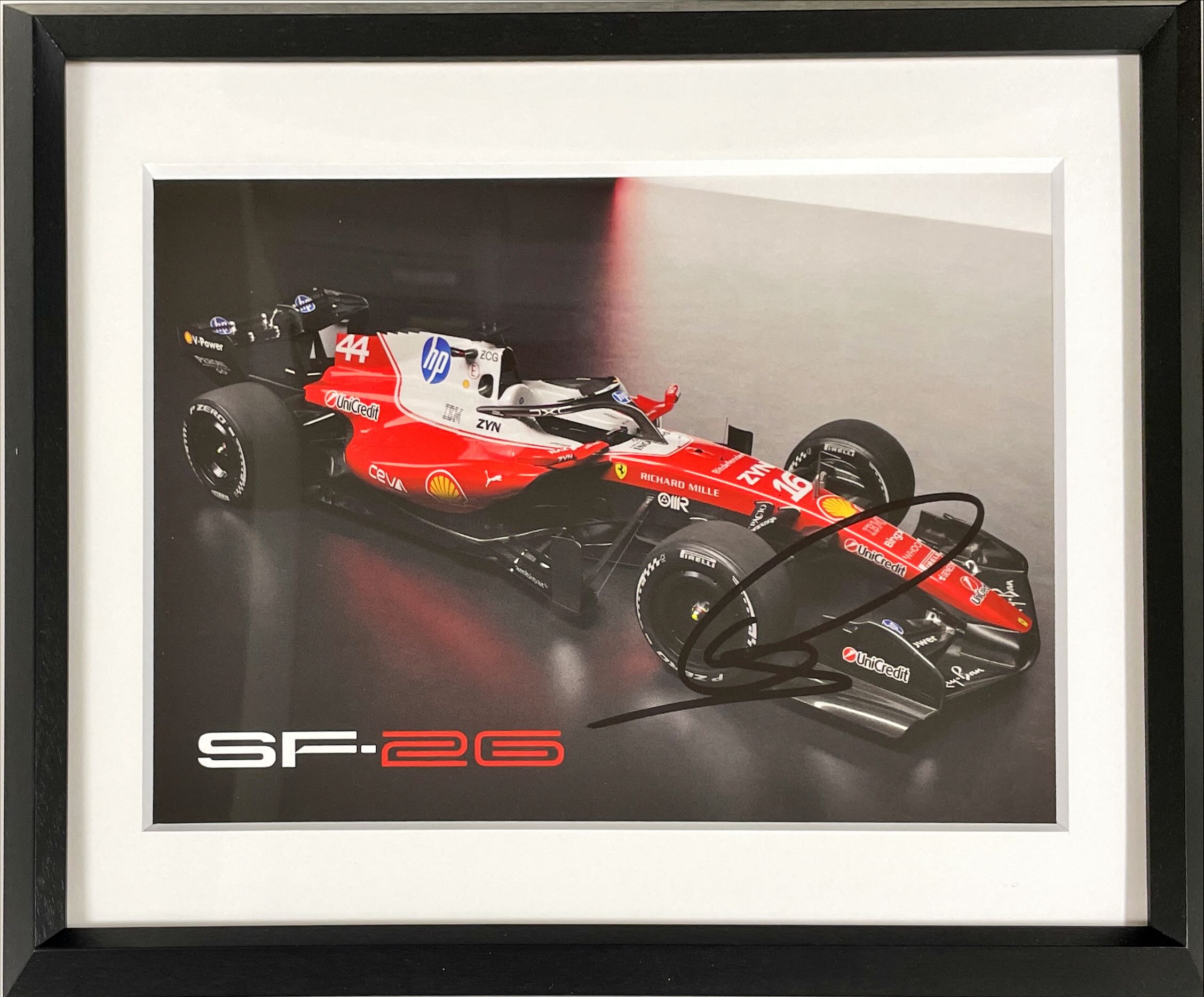 L.ハミルトン直筆サイン入 2026フェラーリ SF26マシンカード(額装品）TYPEB　