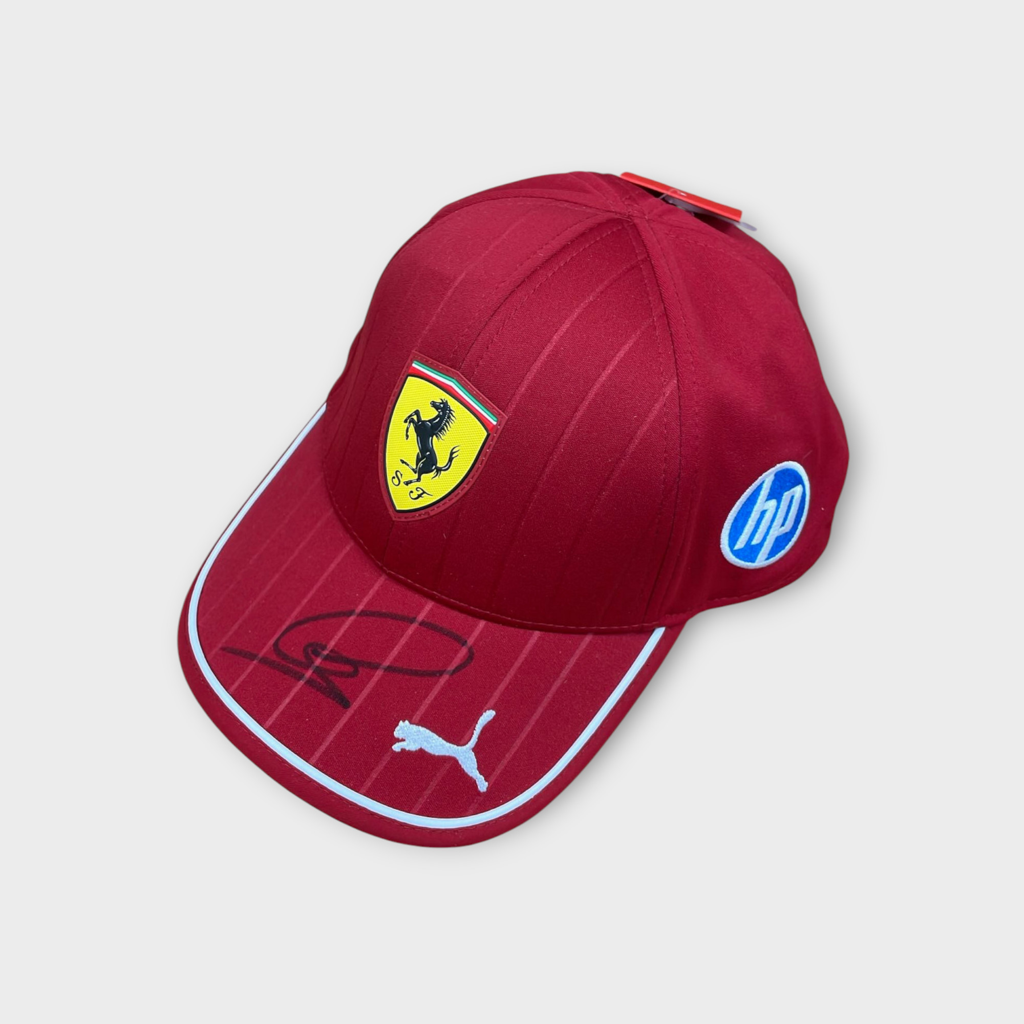 L.ハミルトン直筆サイン入 2025フェラーリ チームキャップ(市販品）