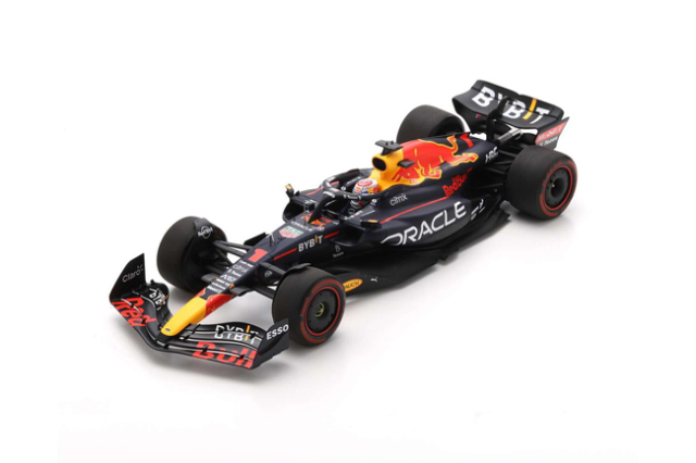 スパーク 1/18 レッドブル RB18 M.フェルスタッペン 2022年オランダGP優勝30th Career Win No.1 