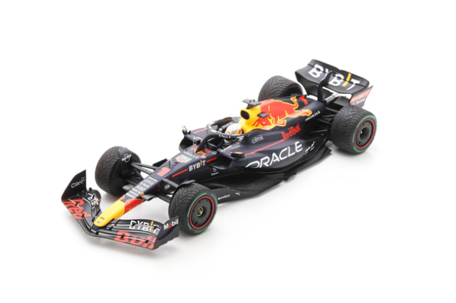 ・スパーク 1/18 レッドブル RB18 M.フェルスタッペン 2022年日本GP優勝With No.1 and World Champion Board