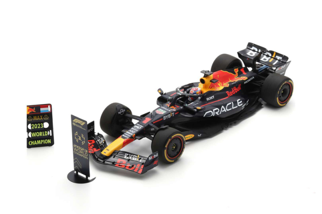 ※【アウトレットセール】スパーク 1/18　レッドブル RB19 M.フェルスタッペン 2023年カタールGP優勝 No.1 Formula One Drivers' Champion Max Verstappen"With number & pit board