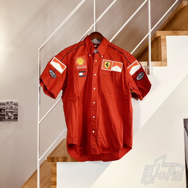 【ReLaPit古着販売】【メール便発送】フェラーリ F1 チーム支給品　PIT シャツ（トミーヒルフィガー製)Mサイズ