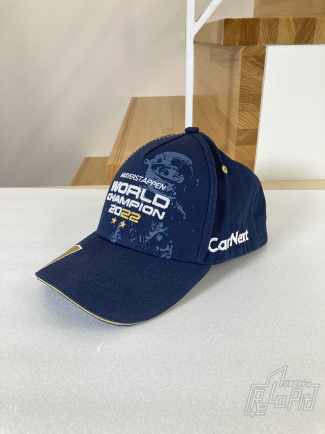 【ReLaPit古着販売】【宅急便発送】M.フェルスタッペン No.1 2022 ドライバーズチャンピオン記念キャップ（MVSHOP別注)サイズFREE