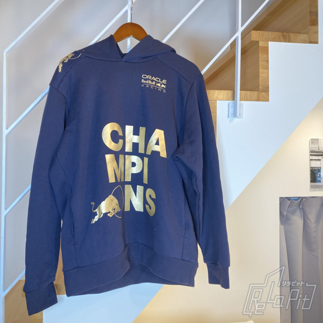 【ReLaPit古着販売】【宅急便発送】レッドブル レーシング 2021-2022 コンストラクターズ チャンピオン 記念 フーディー ネイビー XLサイズ