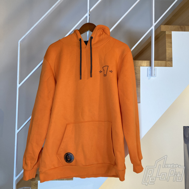【ReLaPit古着販売】【宅急便発送】マックス フェルスタッペン ONE コレクション フーディー 2023 オレンジ XLサイズ