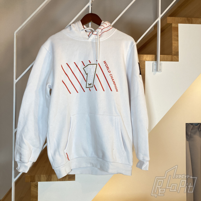 【ReLaPit古着販売】【宅急便発送】マックス フェルスタッペン ONE コレクション フーディー ホワイト Lサイズ