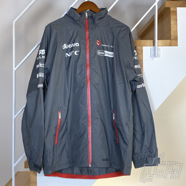【ReLaPit古着販売】【宅急便発送】ザウバーＦ1 2011年-2012年 レインジャケット XXL チーム支給品　ロゴ剥がれ USED