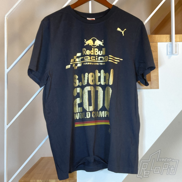 【ReLaPit古着販売】【メール便発送】PUMA レッドブル ワールドチャンピオン 2010年 S.ベッテル Ｔシャツ　サイズXL