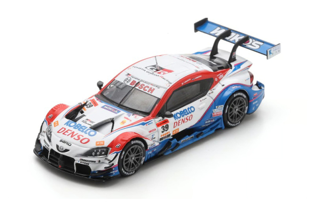 スパーク 1/64 TGR TEAM SARD DENSO KOBELCO SARD GR Supra 関口雄飛 - サッシャ・フェネストラズ 2025年SUPER GT GT500 No.39　