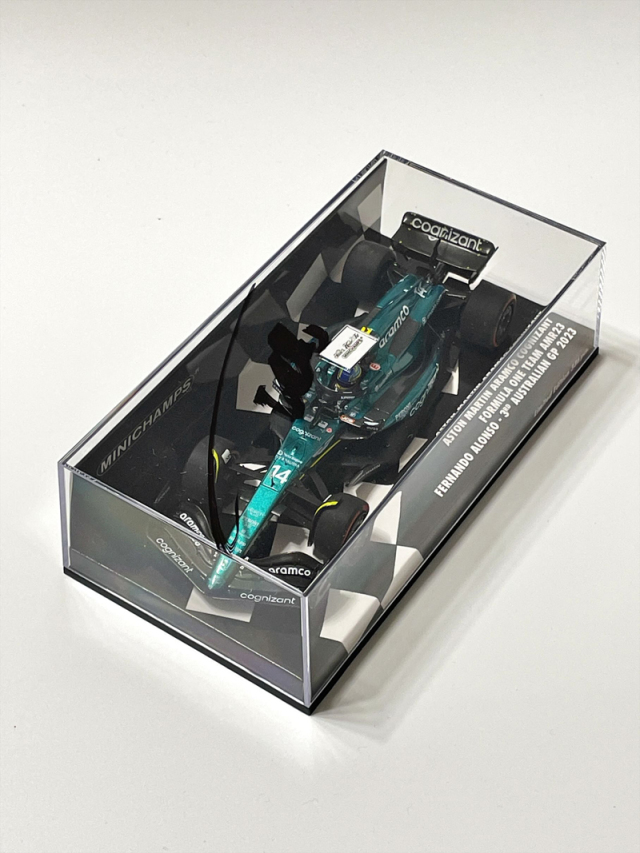 F.アロンソ直筆サイン入ミニチャンプス 1/43 アストンマーティン