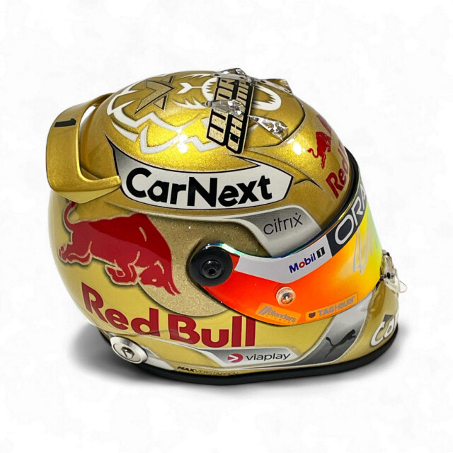 1/2 ヘルメット 2024 M.フェルスタッペン Wチャンピオン4連覇仕様 1/2