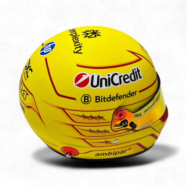 2025 L.ハミルトン フェラーリ 1/2ヘルメット【サイン無】 F1グッズ