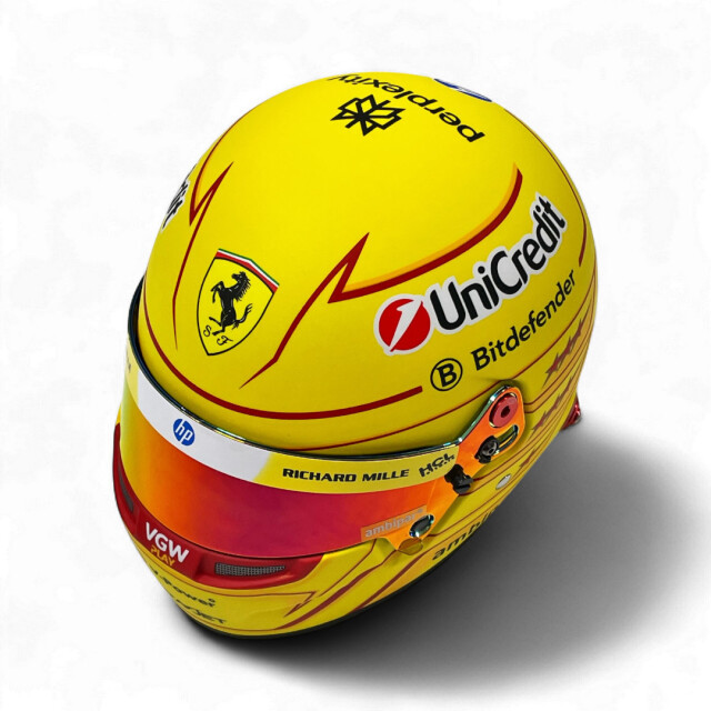 2025 L.ハミルトン フェラーリ 1/2ヘルメット【サイン無】