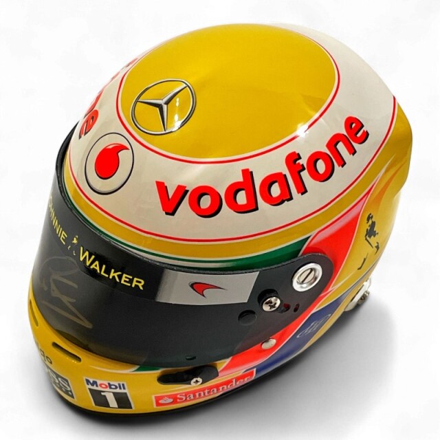 L.ハミルトン直筆サイン入 マクラーレン時代 2011 1/2ヘルメット