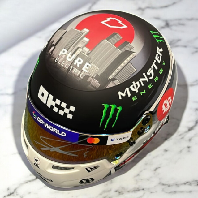 L.ノリス直筆サイン入　2025年日本GP限定1/2ヘルメット