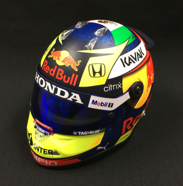 再入荷 並行輸入品 S ペレス 21年 レッドブル ホンダ 1 2ヘルメット F１グッズ ミニカーの専門店 Grandprix