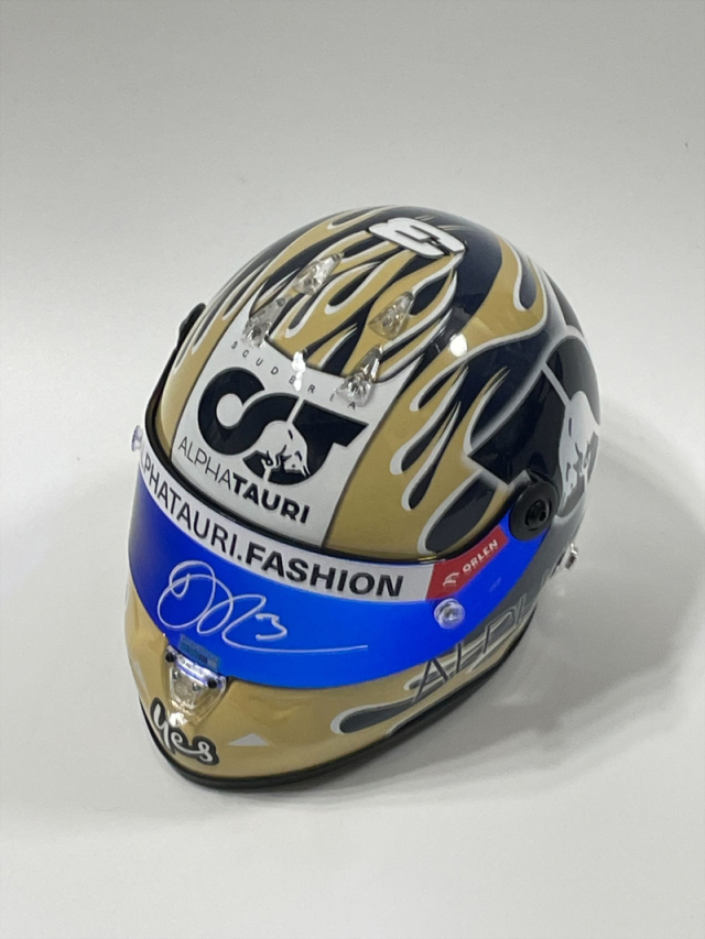 D.リカルド直筆サイン入 2023年 1/2ヘルメット F1グッズ・ミニカーの 