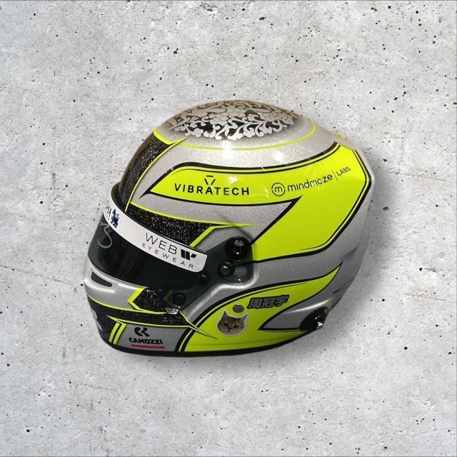 周冠宇直筆サイン入2024年シンガポールGP 1/2ヘルメット F1