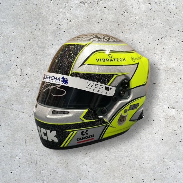周冠宇直筆サイン入2024年シンガポールGP 1/2ヘルメット