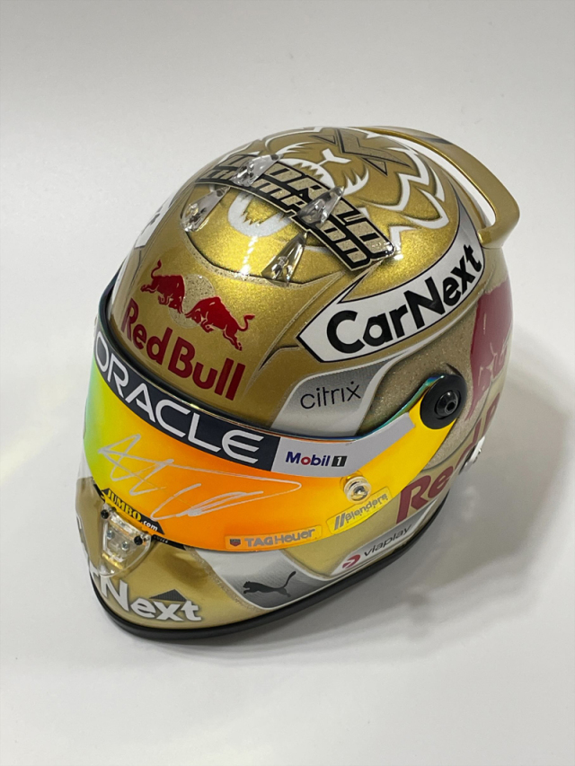 M.フェルスタッペン直筆サイン入 2022 ワールドチャンピオン 1/2 